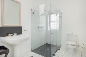 Ένα μπάνιο στο Winelands Golf Lodges 13