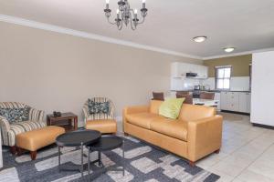 Η κουζίνα ή μικρή κουζίνα στο Winelands Golf Lodges 13 +46 φωτογραφίες
