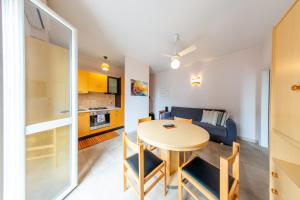 a kitchen and dining room with a table and chairs at Due passi dal mare, virgilio seahouse in Lido Adriano