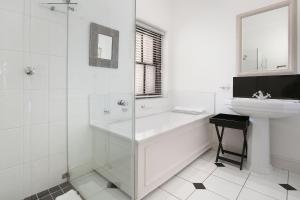 Ένα μπάνιο στο Winelands Golf Lodges 14