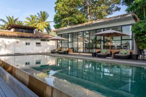 Bazén v ubytování Zara Beach Resort Koh Samui nebo v jeho okolí