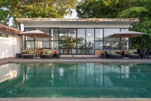 Bazén v ubytování Zara Beach Resort Koh Samui nebo v jeho okolí