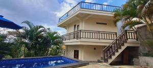 Bazén v ubytování Villa DeBagus 1BR Private Nusa Lembongan nebo v jeho okolí + 6 fotografií
