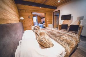 Postel nebo postele na pokoji v ubytování Chalet Hôtel Les Airelles