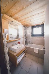 Koupelna v ubytování Chalet Hôtel Les Airelles