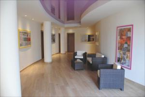 Posezení v ubytování La Casarana Wellness Ecoresort