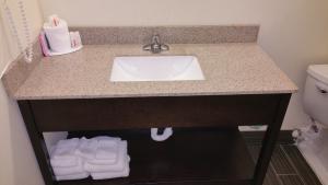 A bathroom at Americas Best Value Inn Phenix City