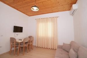 TV a/nebo společenská místnost v ubytování Jons Apartment