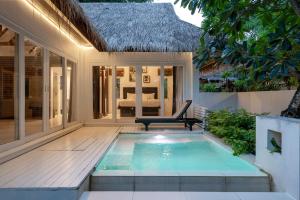 Bazén v ubytování Zara Beach Resort Koh Samui nebo v jeho okolí