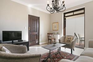 Μια τηλεόραση ή/και κέντρο ψυχαγωγίας στο Winelands Golf Lodges 30