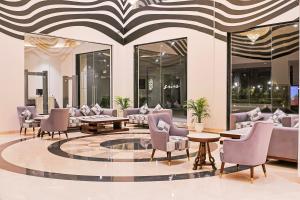 Sunday Hotels and Resort Gurgaon的休息区