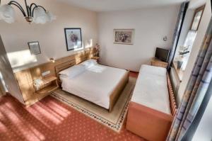 Postel nebo postele na pokoji v ubytování Hotel Waldheim Belvedere