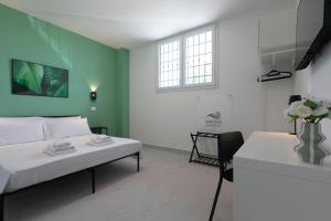 Postel nebo postele na pokoji v ubytování AMINA Guest House