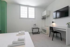 TV a/nebo společenská místnost v ubytování AMINA Guest House