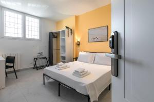 Postel nebo postele na pokoji v ubytování AMINA Guest House