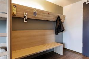 Postel nebo postele na pokoji v ubytování MEININGER Hotel Berlin Airport