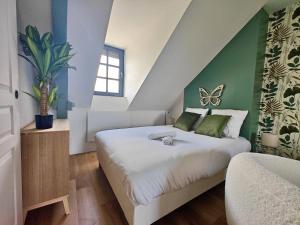 Katil atau katil-katil dalam bilik di Le Naturel, avec climatisation et parking privé