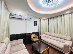 Posezení v ubytování Roomshala 183 Hotel Aroma Chattarpur