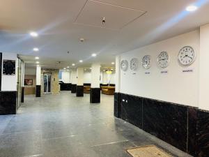 Vstupní hala nebo recepce v ubytování Roomshala 183 Hotel Aroma Chattarpur