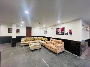 Posezení v ubytování Roomshala 183 Hotel Aroma Chattarpur