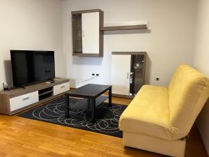 Μια τηλεόραση ή/και κέντρο ψυχαγωγίας στο Apartma DaPDa