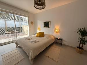 Ένα ή περισσότερα κρεβάτια σε δωμάτιο στο Luxury Zen & Love Studio - Proche Paris & Disneyland