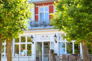 a building with a balcony on top of it at Strandvilla Viktoria in Zinnowitz