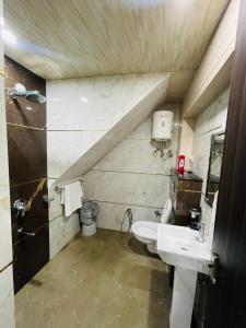 Koupelna v ubytování Anand residency