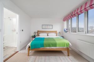 Postel nebo postele na pokoji v ubytování Stylish flat between London Bridge & Tower Bridge