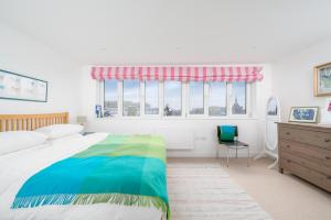 Postel nebo postele na pokoji v ubytování Stylish flat between London Bridge & Tower Bridge