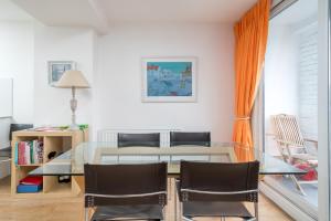 Posezení v ubytování Stylish flat between London Bridge & Tower Bridge + 18 fotografií