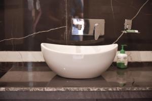 O baie la MAHFIL-e-MOTIJHEEL, MOTIJHEEL PARK AND RESORT