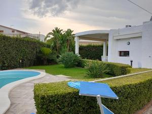 a house with a swimming pool next to a house at Villa Terrauzza in Siracusa