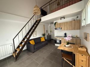 Η κουζίνα ή μικρή κουζίνα στο Superbe F2 Duplex Proche Paris & Disneyland