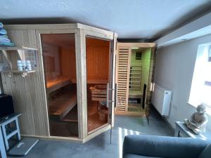 Ένα ή περισσότερα κρεβάτια σε δωμάτιο στο Haus Anne und Peter