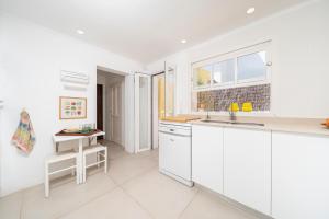 A kitchen or kitchenette at Casa Morant on the promenade MHM
