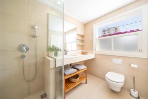 A bathroom at Casa Morant on the promenade MHM