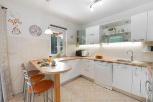 Kuchyň nebo kuchyňský kout v ubytování Apartman 6 + 2