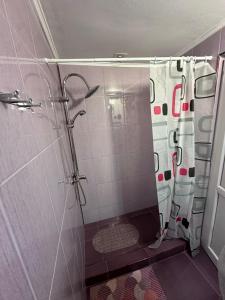 Ένα μπάνιο στο Motel Orion