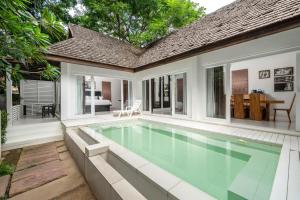 Bazén v ubytování Zara Beach Resort Koh Samui nebo v jeho okolí