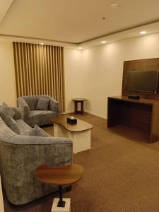 TV a/nebo společenská místnost v ubytování مجمع مهنا