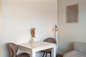 Ein Sitzbereich in der Unterkunft Flamingo Beach Apartments