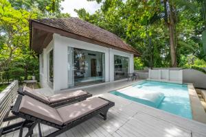 Bazén v ubytování Zara Beach Resort Koh Samui nebo v jeho okolí