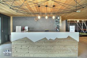 a restaurant with a counter with a shark painted on it at ARC 1600, LE RIDGE, Appartement 10 personnes Duplex Vue Montagne - ski aux pieds - Sauna, Hammam, Piscine, Salle de salle de sport-fitness in Arc 1600 +58 photos