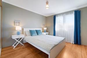 Aussie Escape Poolside Comfort and Relaxation客房内的一张或多张床位