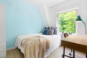 Postel nebo postele na pokoji v ubytování Townhouse with free parking in the city centre - 4 bedrooms