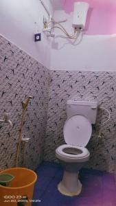 a bathroom with a toilet in a room at Shree chendur Rooms stay in Tiruvannāmalai