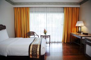 Postel nebo postele na pokoji v ubytování Waterfront Insular Hotel Davao