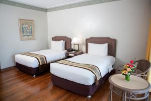 Postel nebo postele na pokoji v ubytování Waterfront Insular Hotel Davao