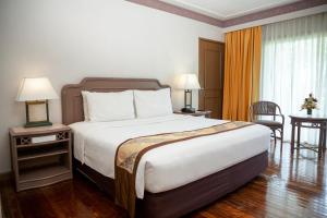 Postel nebo postele na pokoji v ubytování Waterfront Insular Hotel Davao